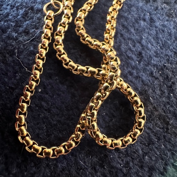 Gold Chain Necklace with Pearl Pendant - Picture 5 of 7